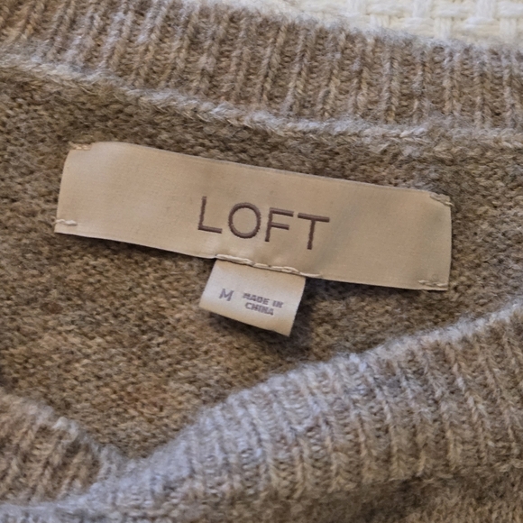 Loft ladies M mushroom tan cold shoulder ruffled lightweight crewneck sweater - Picture 3 of 5